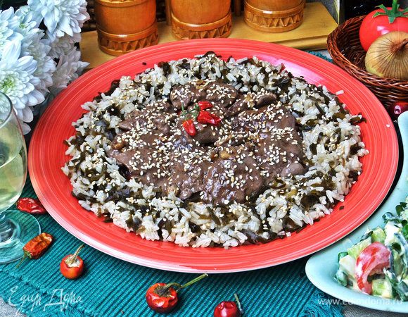 Блюдо украсить обжаренным кунжутом.