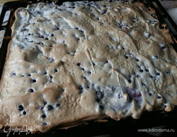 До зарумянивания безе. У меня духовка в последнее время стала капризничать и запекать немного не равномерно.