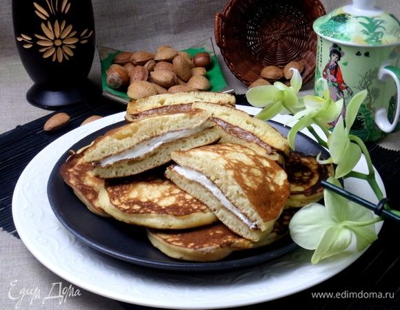 С маскарпоне получились более нежные, а со сгущенкой понравятся сладкоежкам.