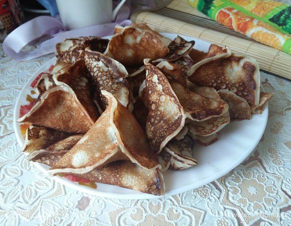 Так поступаем со всеми блинчиками. Солнышко все время то скрывалось за тучками, то появлялось, поэтому качество фотографий получилось разное:) 