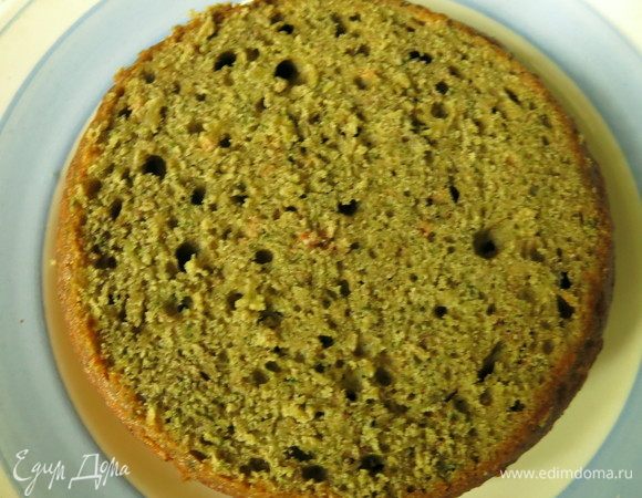 Коржи кладем в пленку и ставим в холодильник на сутки. Достаем, снимаем пленку и срезаем верхушки.