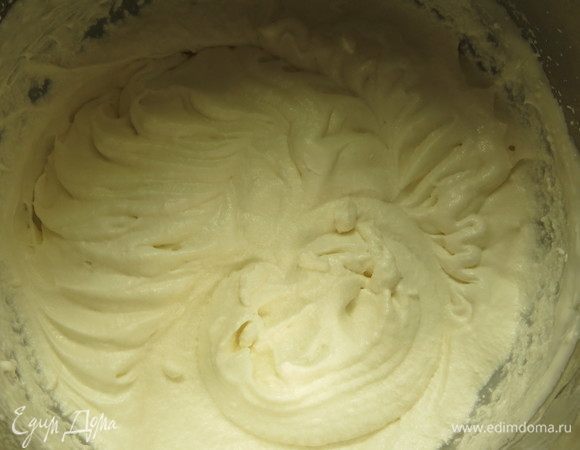 Если крем не сбивается, охлаждаем 15 минут.