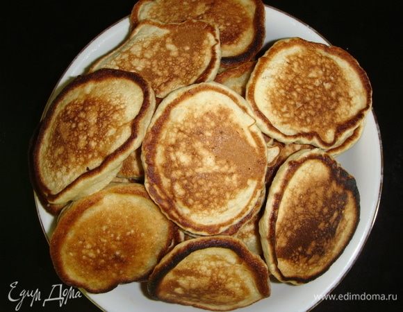 С этого количества ингредиентов получается очень много оладий)