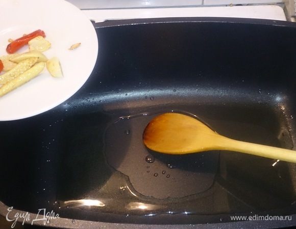 Потом достаем, наше масло стало с приятным чесночно-имбирным-перечным ароматом.