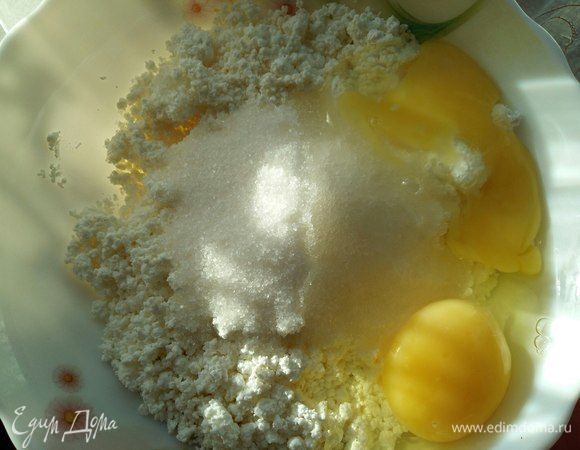 Добавить яйца.  