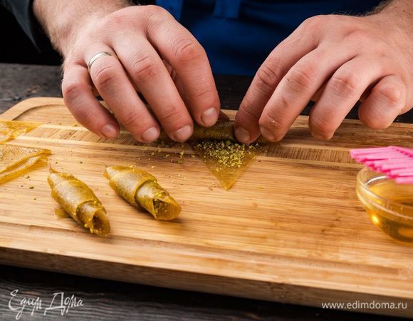 Заверните в рулетики.