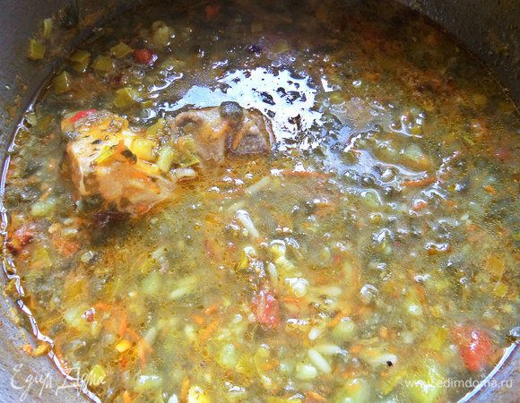 Доводим до кипения, перемешиваем снова, выключаем.