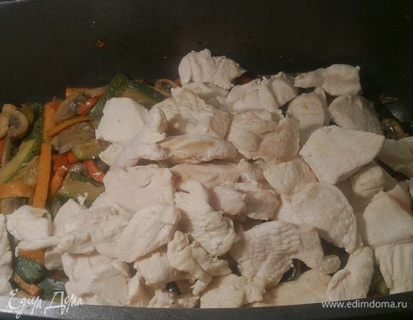 Добавляем к овощам. 