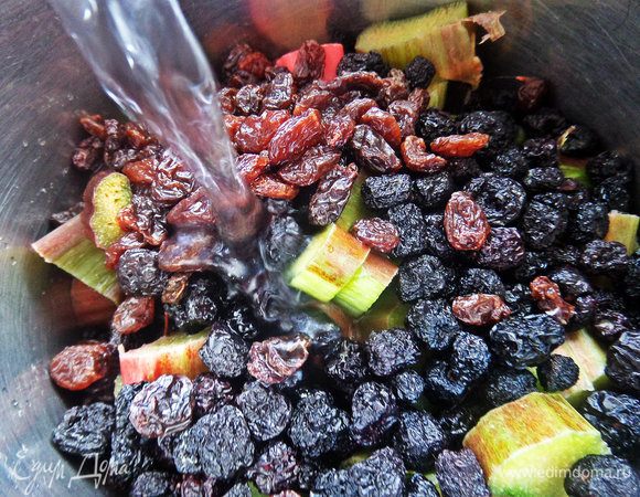 Залить чистой фильтрованной водой.