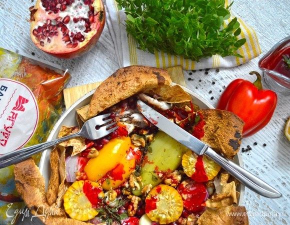 Подать блюдо к столу, полить все соусом. Принять комплименты)