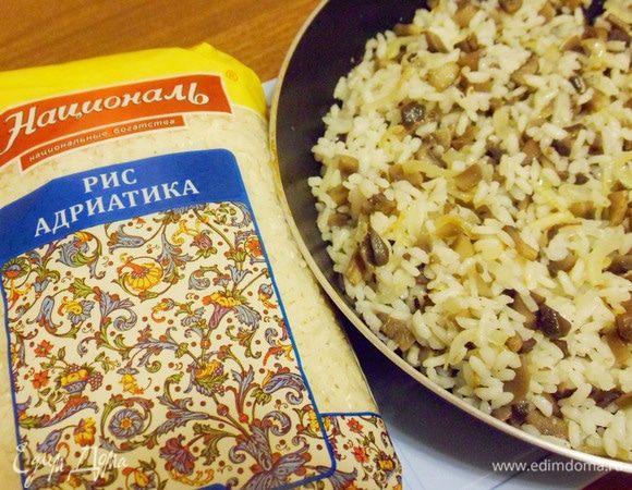 Перемешать, при необходимости досолить. Начинка для курицы готова.