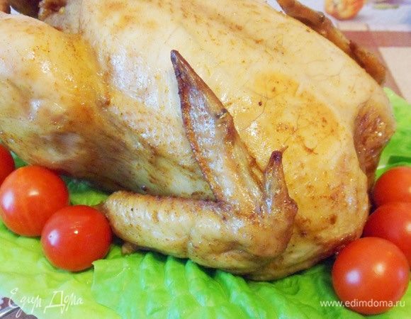 Курица фаршированная рисом и шампиньонами готова. С ней хорошо сочетается любой (по вашему вкусу) овощной салат. Приятного аппетита! Угощайтесь!