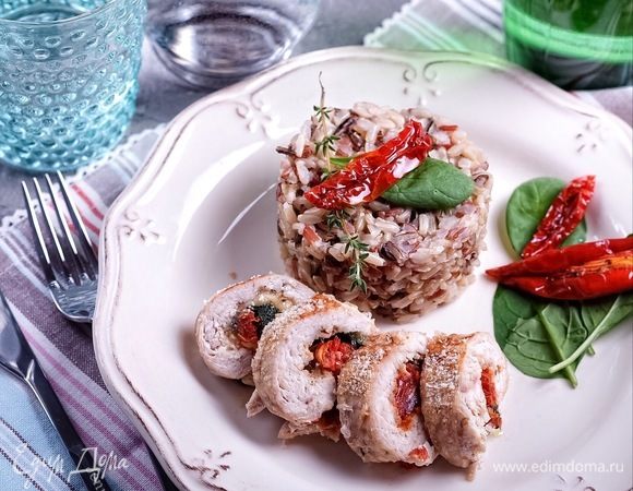 Можно использовать в начинках для мясных блюд. На фото куриные рулеты с сыром, шпинатом и вялеными томатами.