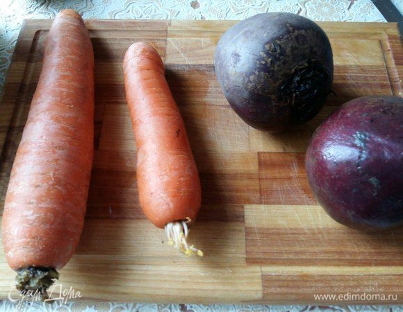Морковь и свеклу отварить до готовности.