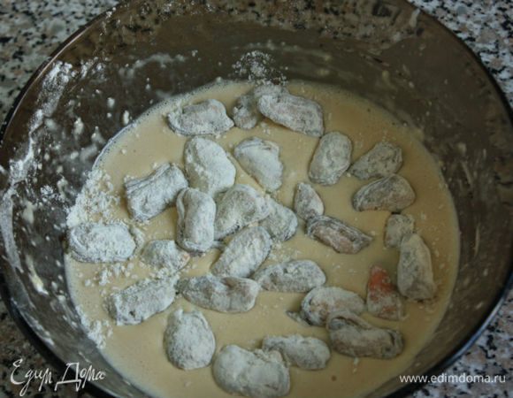 Затем в переложить в жидкое тесто.