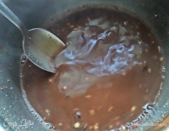 Поставить на средний огонь и уварить, пока мука не схватится. Все, как в обычном киселе на крахмале.