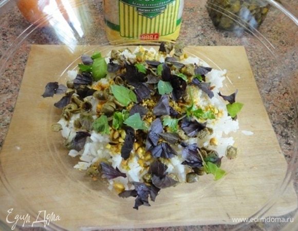 Траву режем или рвем руками.