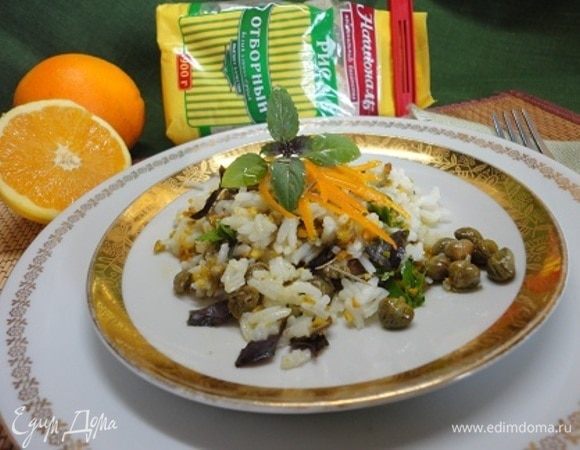 Для украшения я использовала цедру апельсина. Когда попробовала салат вместе с цедрой, поняла, что ее тоже нужно добавлять в салат, как составляющую часть. 