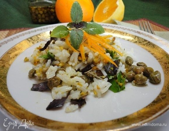 Вот такой, освежающе кисленький, вьетнамский салат.