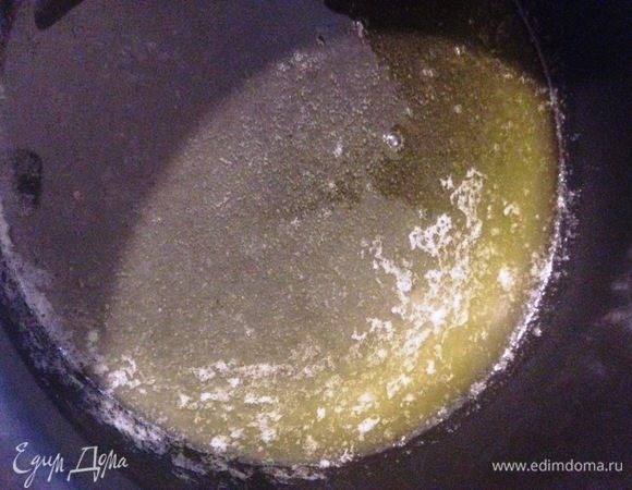 Растопить сливочное масло.
