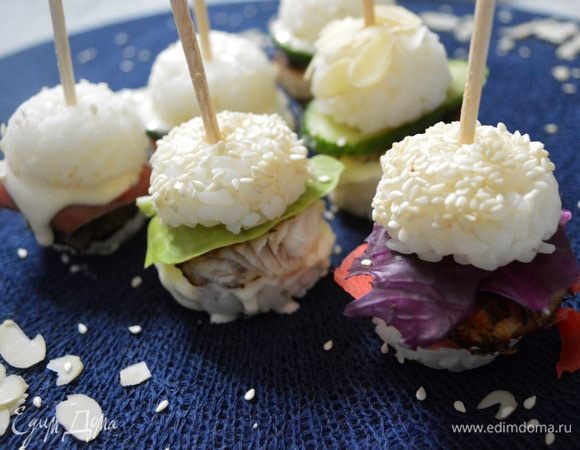 Подавать с соевым соусом и васаби.
Приятного вам аппетита!
