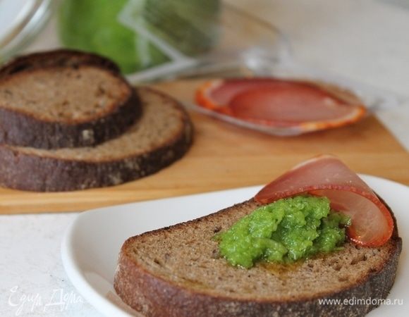 Часто использую пасту для заправки салатов, отваренных овощей и мясных блюд.
