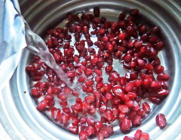 Залить чистой фильтрованной водой комнатной температуры.