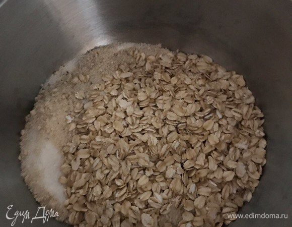 Добавьте овсяные хлопья.