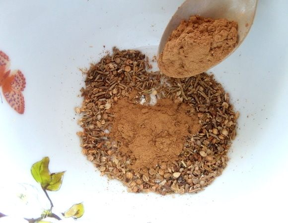 Корицу молотую добавить.