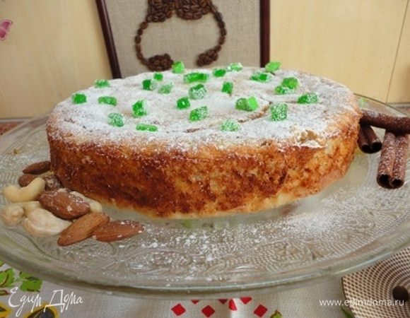 Готовый пудинг немного остудить и присыпать сахарной пудрой и украсит по желанию. У меня цукаты из лайма.