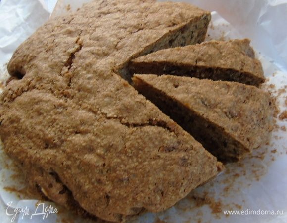 Выпекайте в разогретой до 180°С духовке 60-75 минут, до сухой спички. Полностью остудите на решетке.