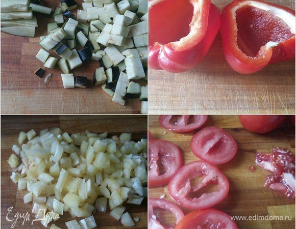 Помыть овощи, нарезать небольшими кубиками баклажаны, желтый и красный болгарский перец (можно взять любой цвет, по своему желанию). Помидоры порезать колечками, убрать семенную часть, остальную часть порезать кубиками.