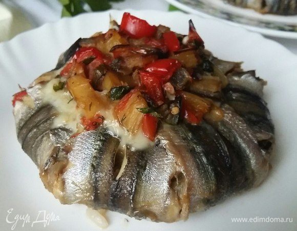 Аккуратно переложить из формы на тарелку узелок. Снять все зубочистки.