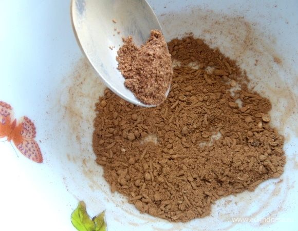 Готовим смесь масала заранее или непосредственно перед чаепитием.