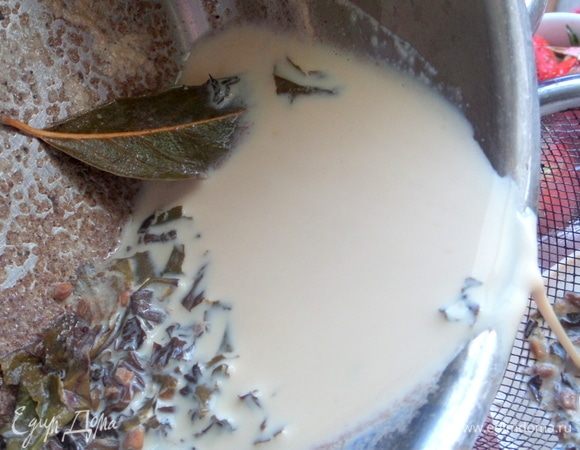 Процедить через сито в бокал для подачи.