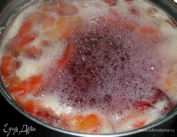 Варим сливы с момента закипания 5-7 минут.