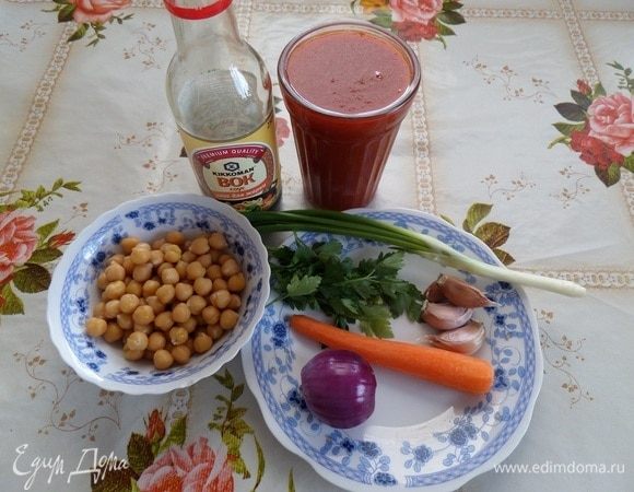 Подготавливаем продукты. Для приготовления этого супа я использовала заранее сваренный нут, что значительно сократило время приготовления.
