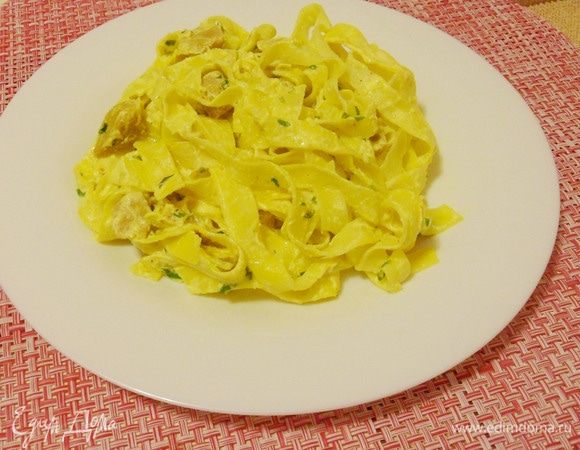 Разложить приготовленную пасту по тарелкам и можно подавать к столу. 