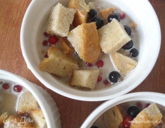 Залить яичной смесью.