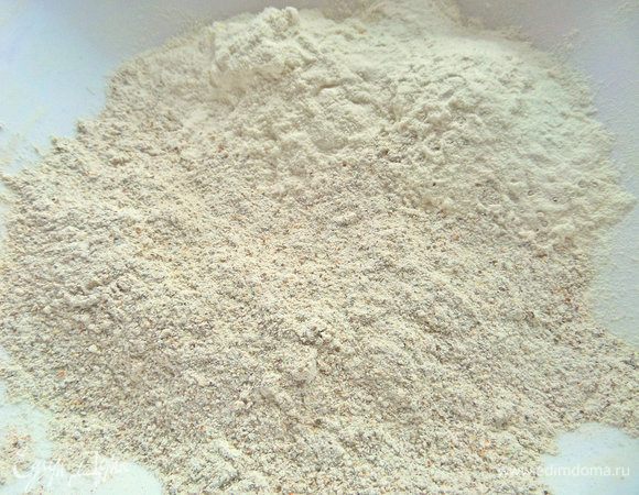 Смешать два вида муки.
