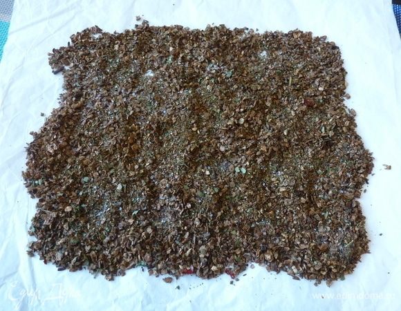 Добавим немного соли и просушим на свежем воздухе, в сушилке или духовке, пока порошок не станет сухим. 