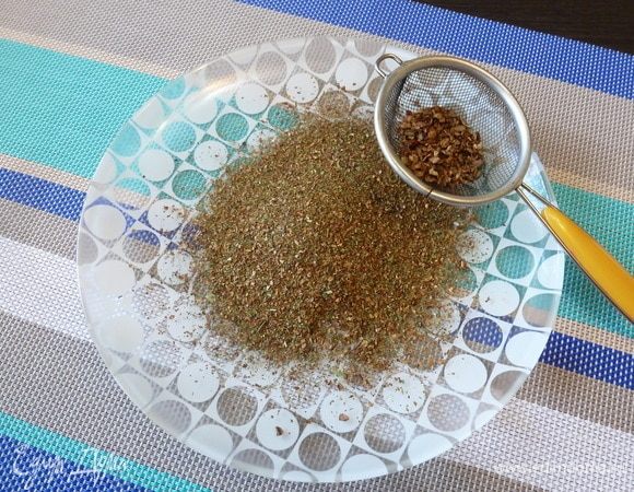 Просеем порошок через сито. Крупные кусочки измельчить еще раз блендером или кофемолкой.