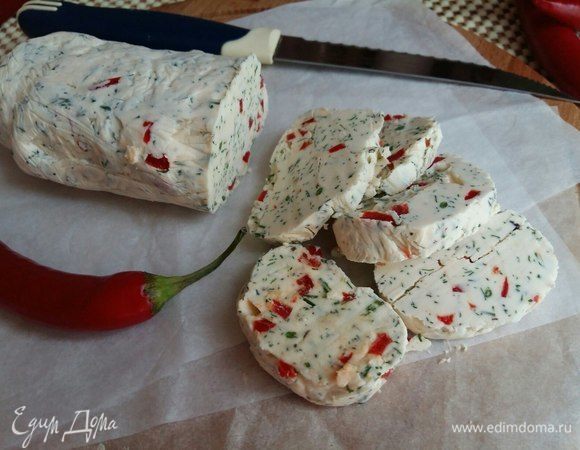 По мере необходимости достаем, отрезаем и приправляем необходимое блюдо.