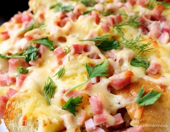 Выпекать в заранее разогретой до 190°С духовке 20-30 минут, до зарумянивания.
