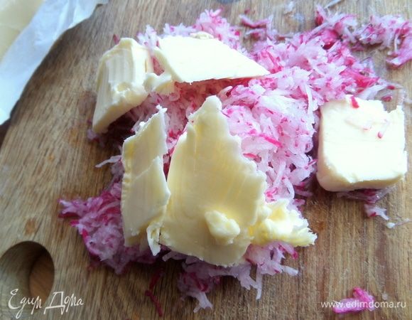 Добавить размягченное масло. На самом деле пропорции можно не соблюдать. Это как сметана в заправке салата, у всех по-разному.