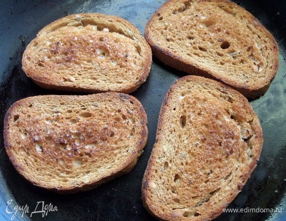 Подсушить до золотистого состояния.