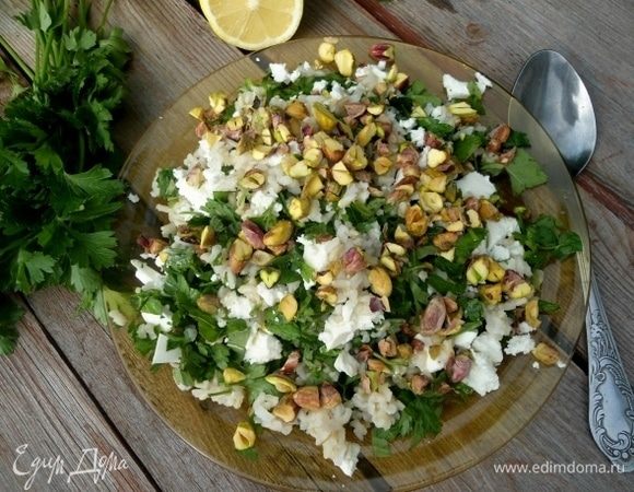 Подавать такой салат к мясу или птице.Но если честно, мне рисовый табуле показался самодостаточным блюдом.