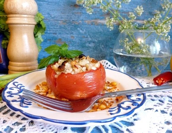 Вкусные помидоры готовы. Подаем на легкий ужин с салатом. Или как гарнир к рыбе или курице. Приятного аппетита!