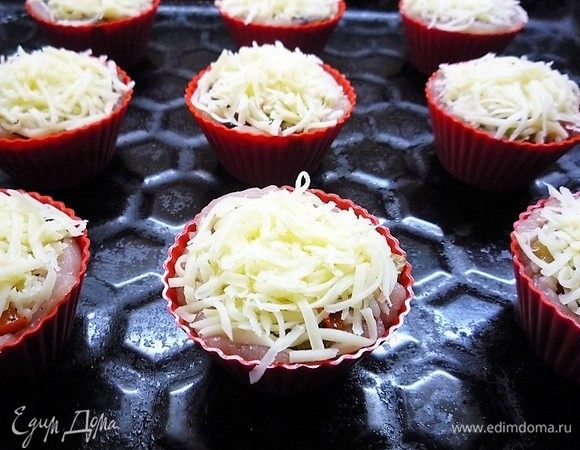 Запекаем в разогретой духовке, при температуре 180°С 30-35 минут.