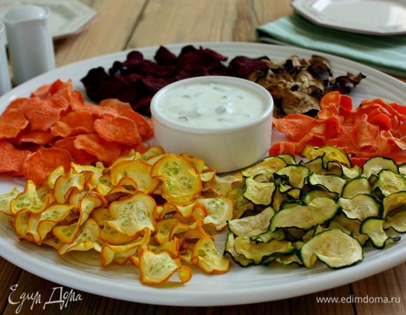 Чипсы можно перемешать или разложить отдельными группами. Приятного аппетита!